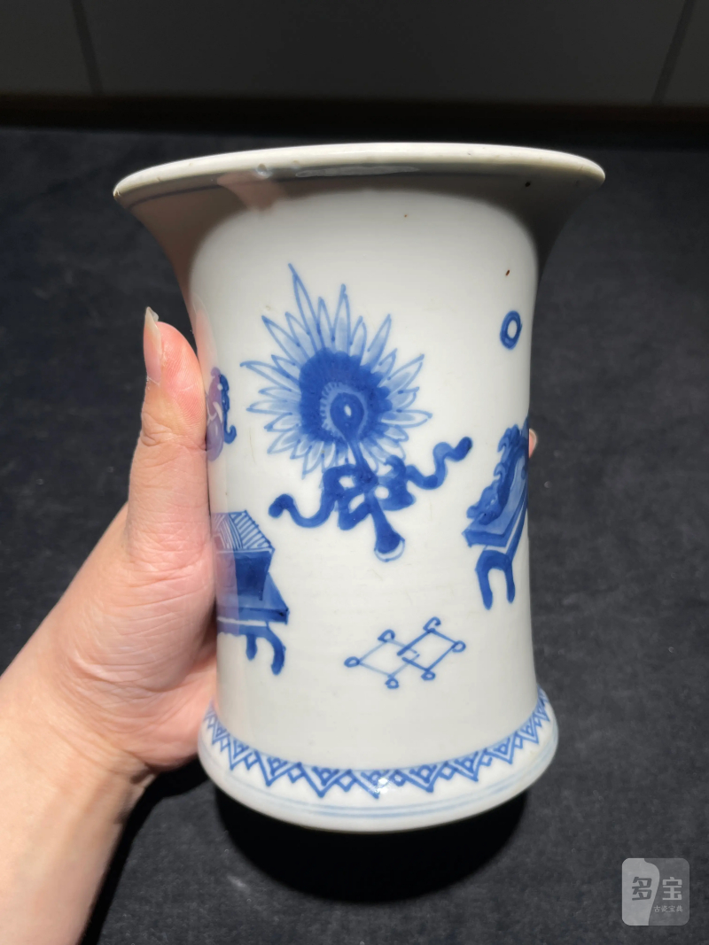 清康熙 青花博古纹笔筒 - 图3